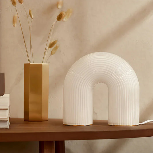 LuminArch Moderne Gebogen Metaal Tafellamp | Architectonisch Bureau Design