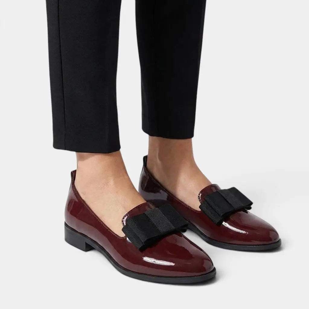 Patentpointed — Black Patent Leather Loafers With Elegant Pointed Toe Slip-On Design