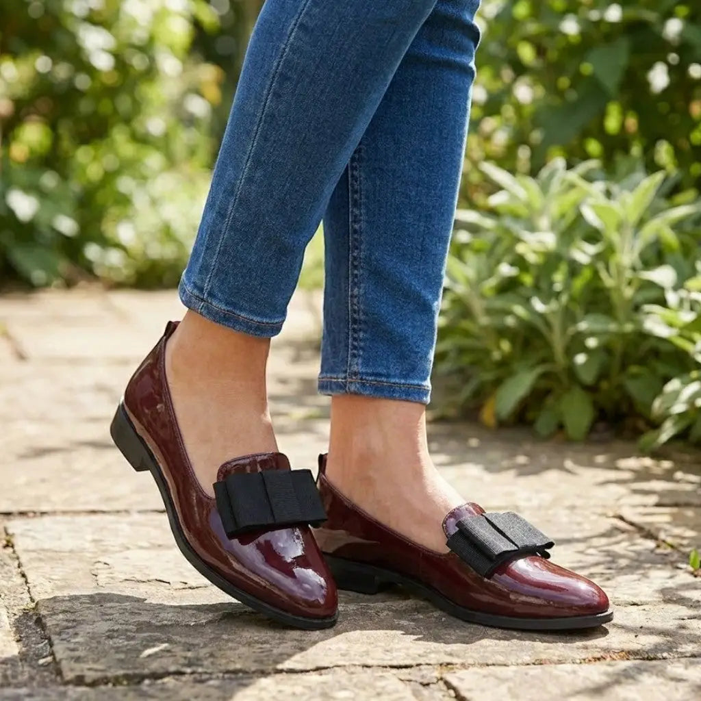 Patentpointed — Black Patent Leather Loafers With Elegant Pointed Toe Slip-On Design